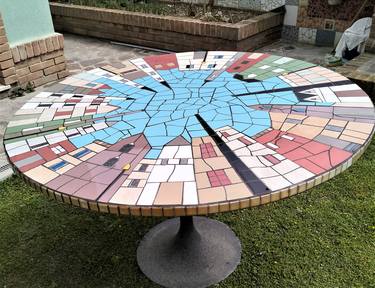 Round handcrafted garden table in ceramic mosaic thumb