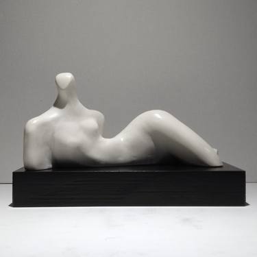 RECLINING FEMALE FORM cast plaster sculpture thumb