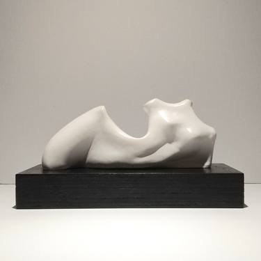 RECLINED FEMALE FIGURE 'Viola'. Cast plaster. Limited Edition. thumb