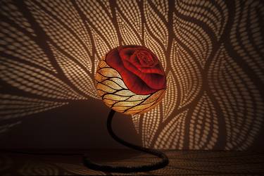 Lamp with a rose motif thumb