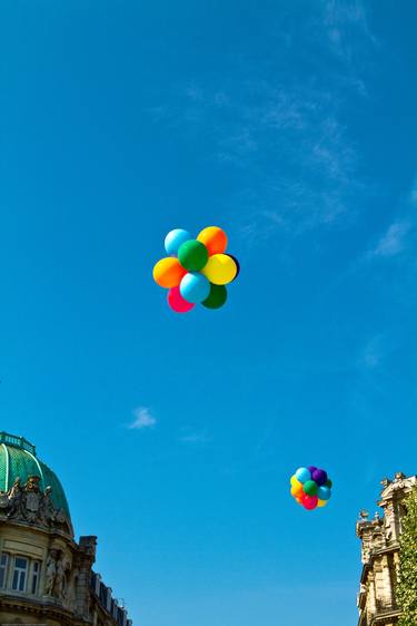 balloons in the blue sky thumb