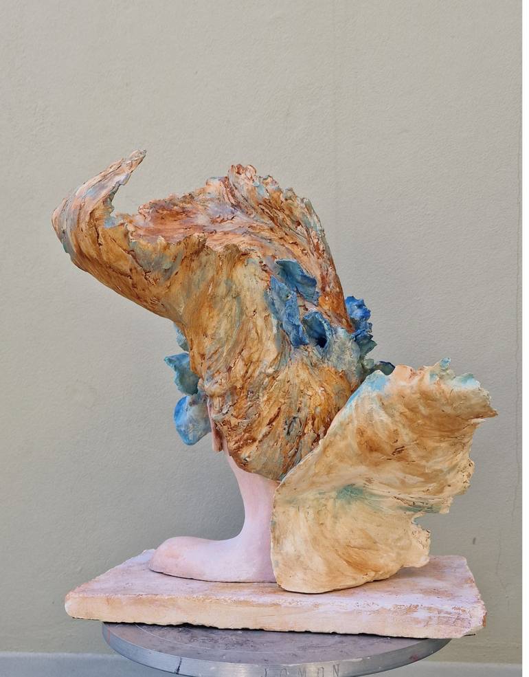 Original Figurative Women Sculpture by Alejandra Valeiro