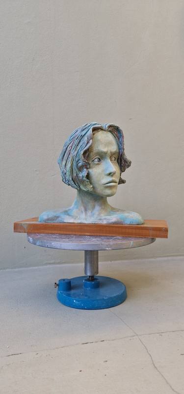 Original Figurative Women Sculpture by Alejandra Valeiro