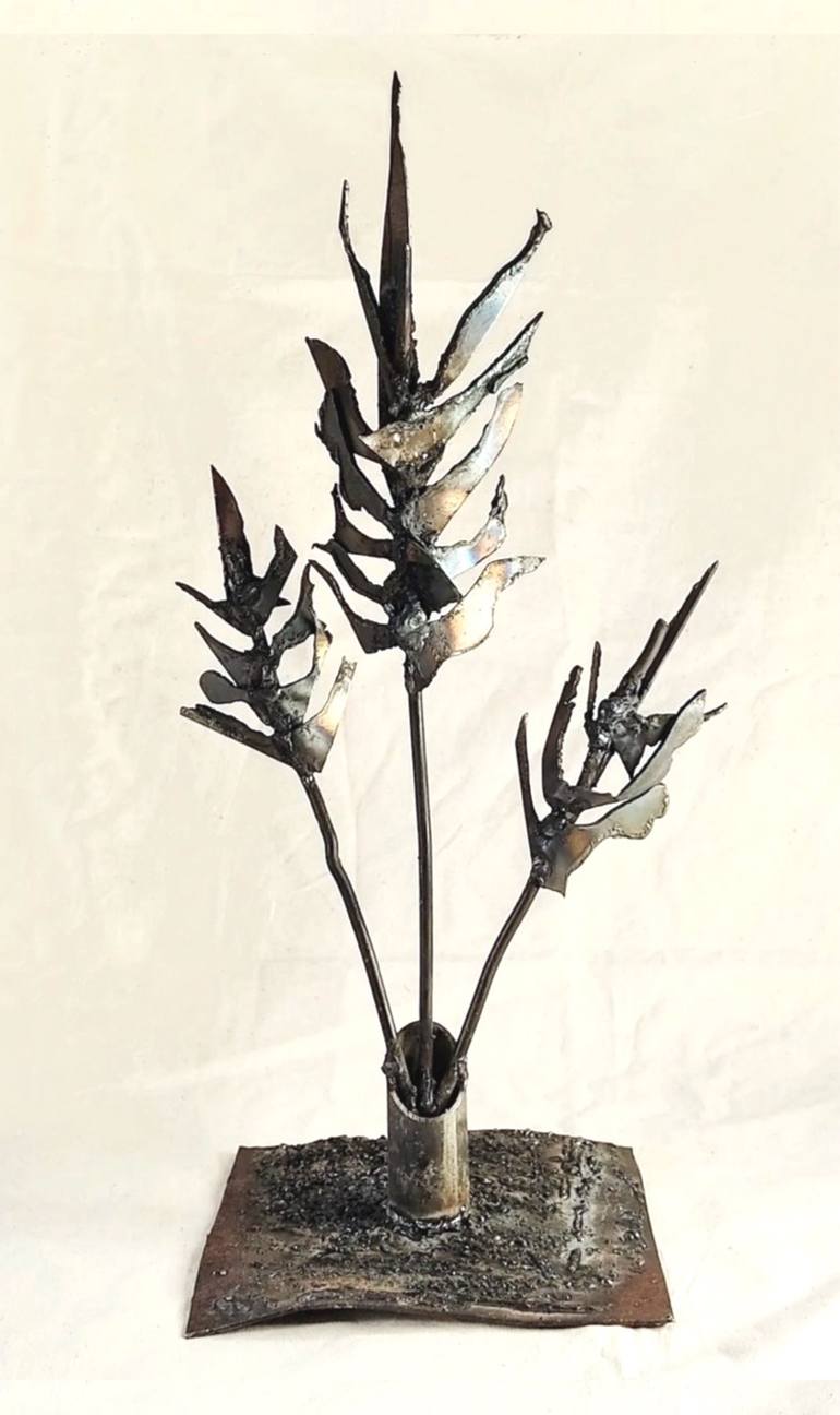 Original Contemporary Botanic Sculpture by Raúl González Sosa