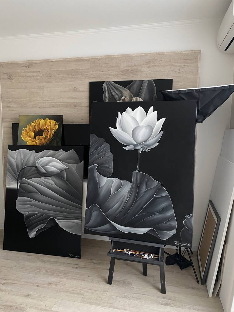 Original Minimalism Floral Painting by Tanya Golodynska