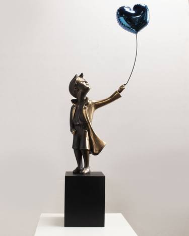A boy with Balloon 76 Miguel Guía Street Art bronze Sculpture thumb