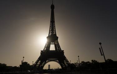 Eiffel tower at morning thumb