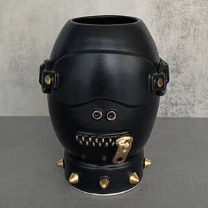 Headlock Vase