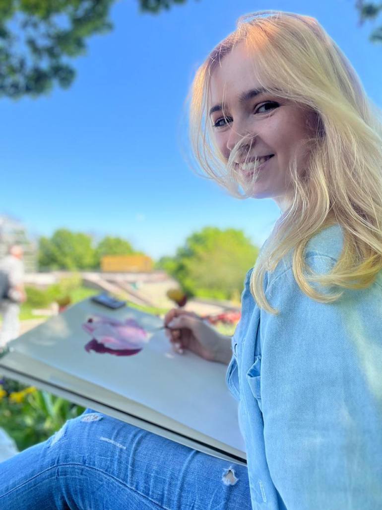 Original Contemporary Floral Painting by Alisa Vovk