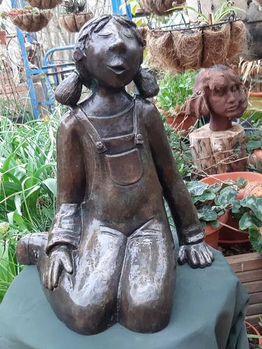 Nena de broncze amb cuetes - bronze girl with pigtails thumb