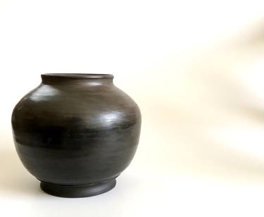 Moyimachi Ceramic Vase (Black Pottery) thumb