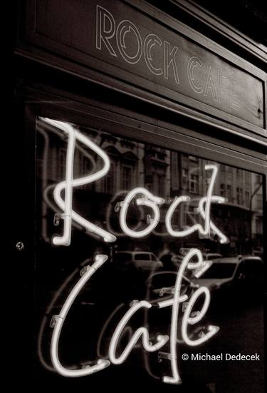 B&W Film Photography „Rock Café“ . thumb