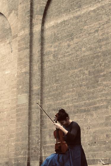 Violinista on the steps of the Laurentian Library in Florence thumb
