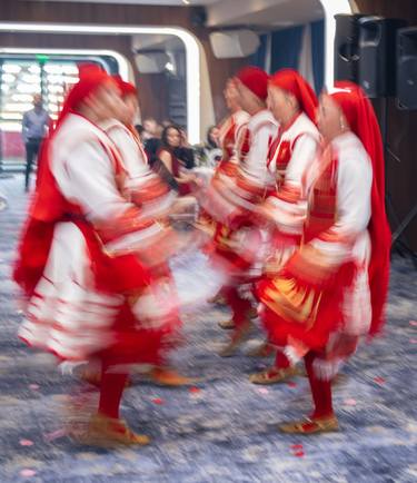 Bulgarian folk dance 3 thumb