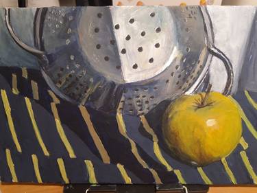 Colander and apple thumb