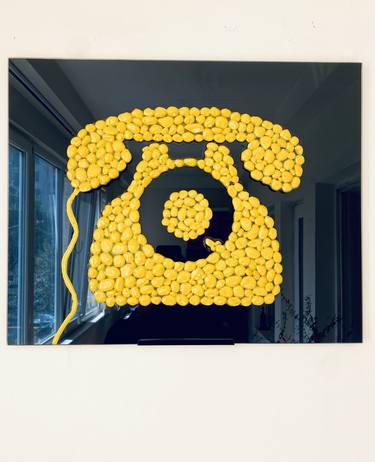Retro telephone thumb