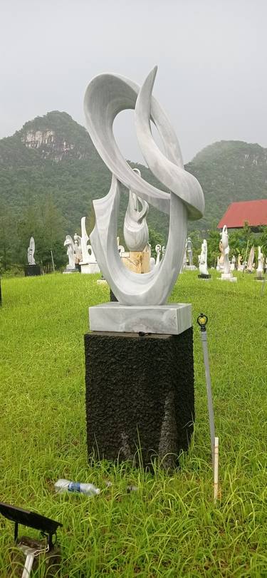Light grey marble art sculpture garden decoration thumb
