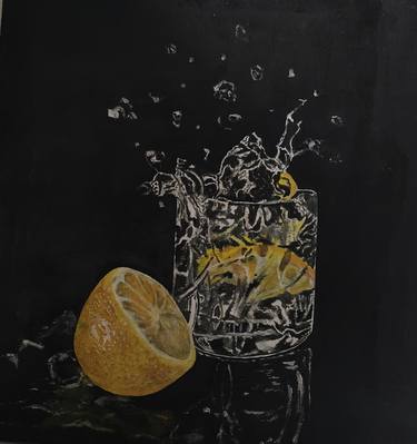 Lemon in glass of water thumb