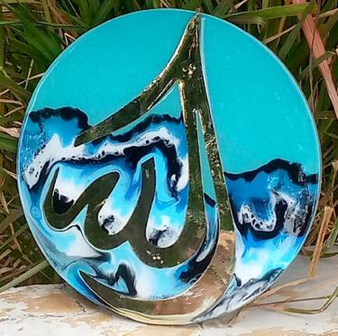 Wave-Calligraphy-Resin Painting in circle wood thumb
