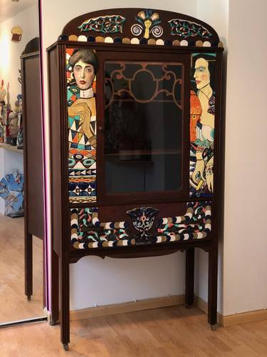 Klimt's China cabinet thumb