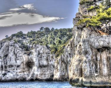 Cassis lovely rock with clouds thumb