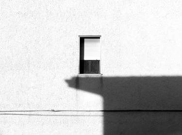 A window leaning on a shadow thumb