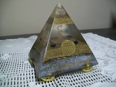 Orgone pyramid, Jean's choice thumb