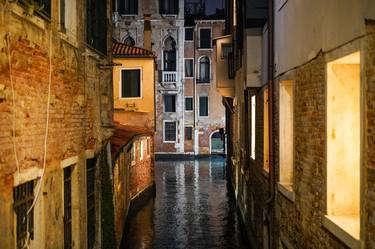 Venetian Serenity: Nighttime Canal thumb