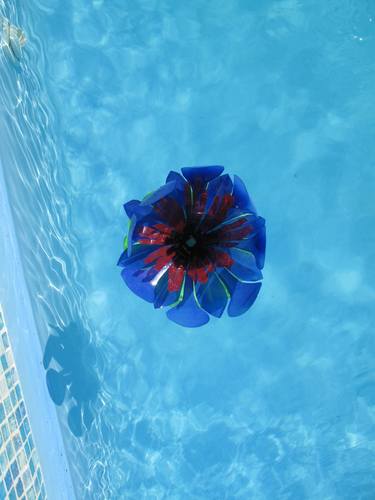 Peace Wall Flower in Pool thumb