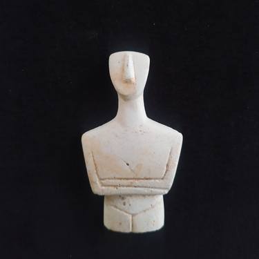 Cycladic figurine thumb