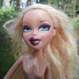 Self image (Bratzie on a summer holiday) by Sampsa Sarparanta