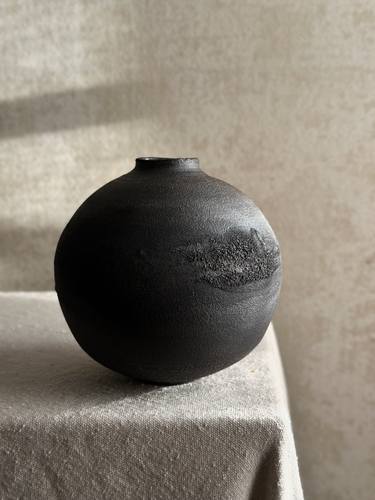 Black Round Textured Minimalist Ceramic Moon Jar Vase thumb