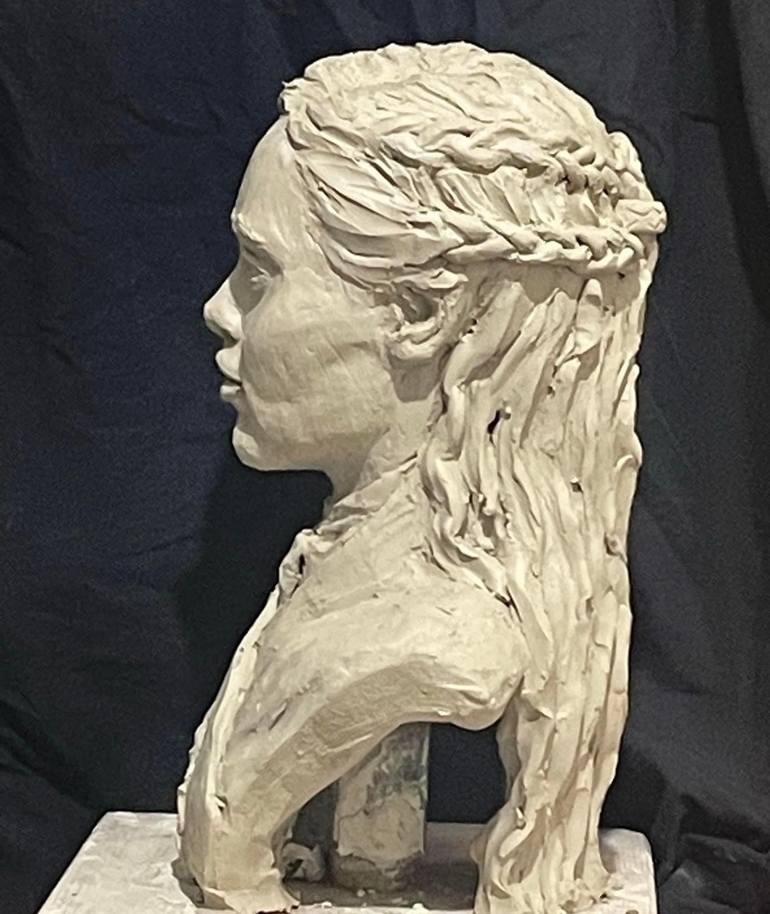 Original Realism Women Sculpture by Lena Logart