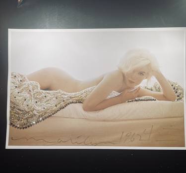 Bert Stern signed Marilyn Monroe jeweled nude on the bed thumb