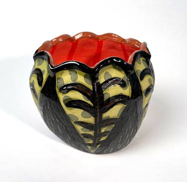 Green Leaf Red Flower Vessel thumb