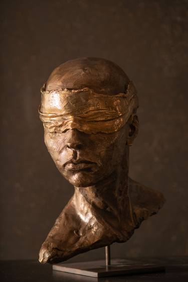 Original Figurative Men Sculpture by peggy coussement