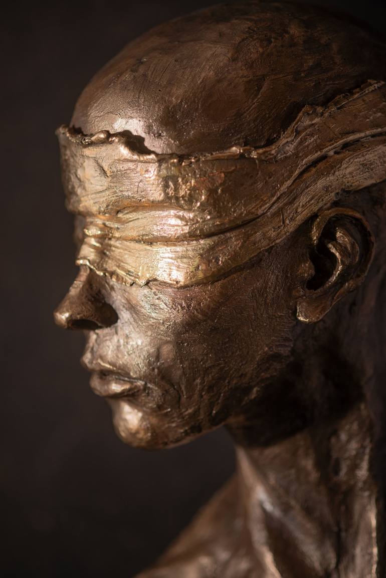 Original Figurative Men Sculpture by peggy coussement