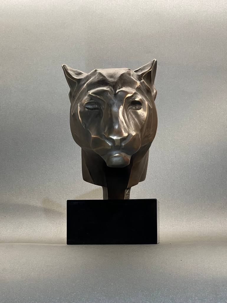 Original Contemporary Animal Sculpture by Aleksander Litvinov