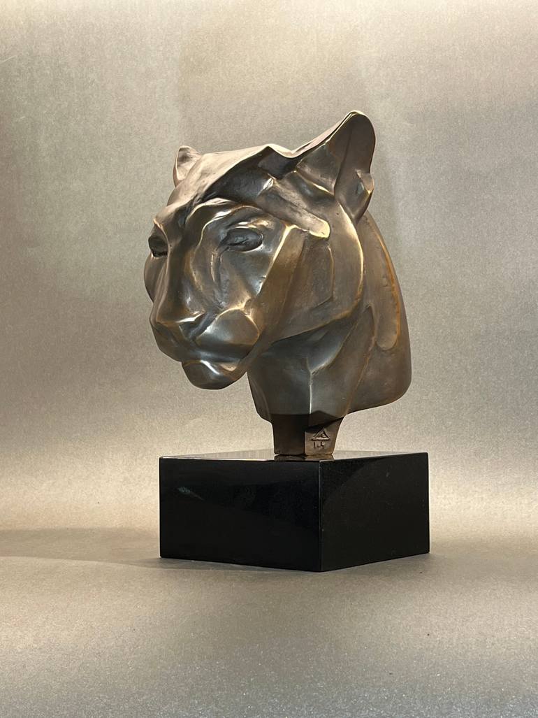 Original Contemporary Animal Sculpture by Aleksander Litvinov