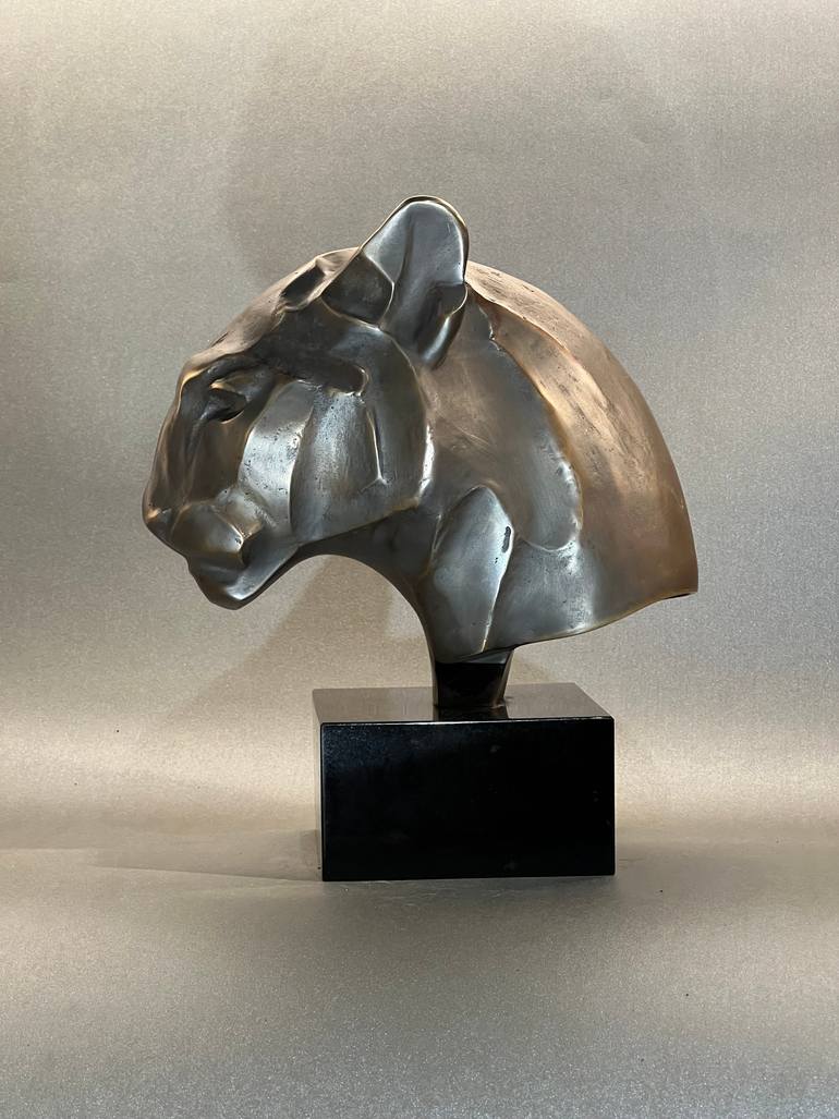 Original Contemporary Animal Sculpture by Aleksander Litvinov
