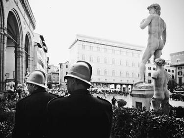 Two policemen and a two statues, Florence 2010 thumb