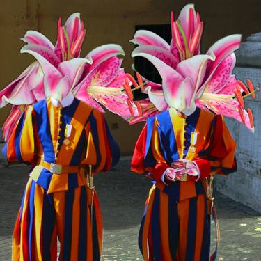 Swiss Guard Vase thumb