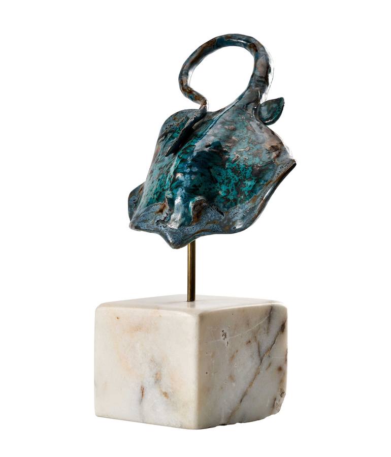 Original Contemporary Animal Sculpture by Yasemin BabayiğIt