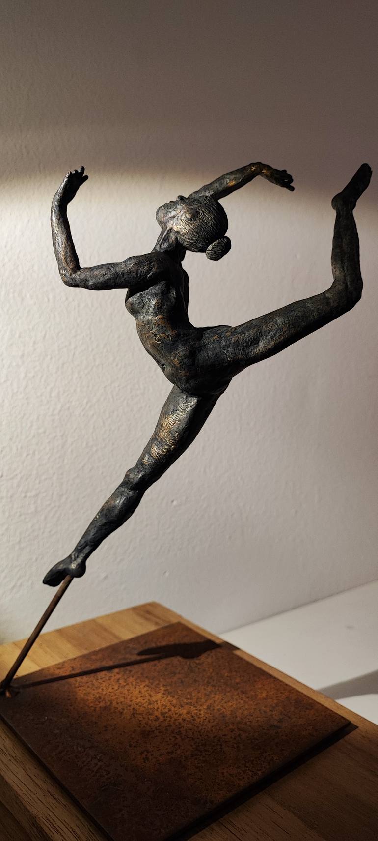 Original Figurative Body Sculpture by Víctor Gassó Arisa