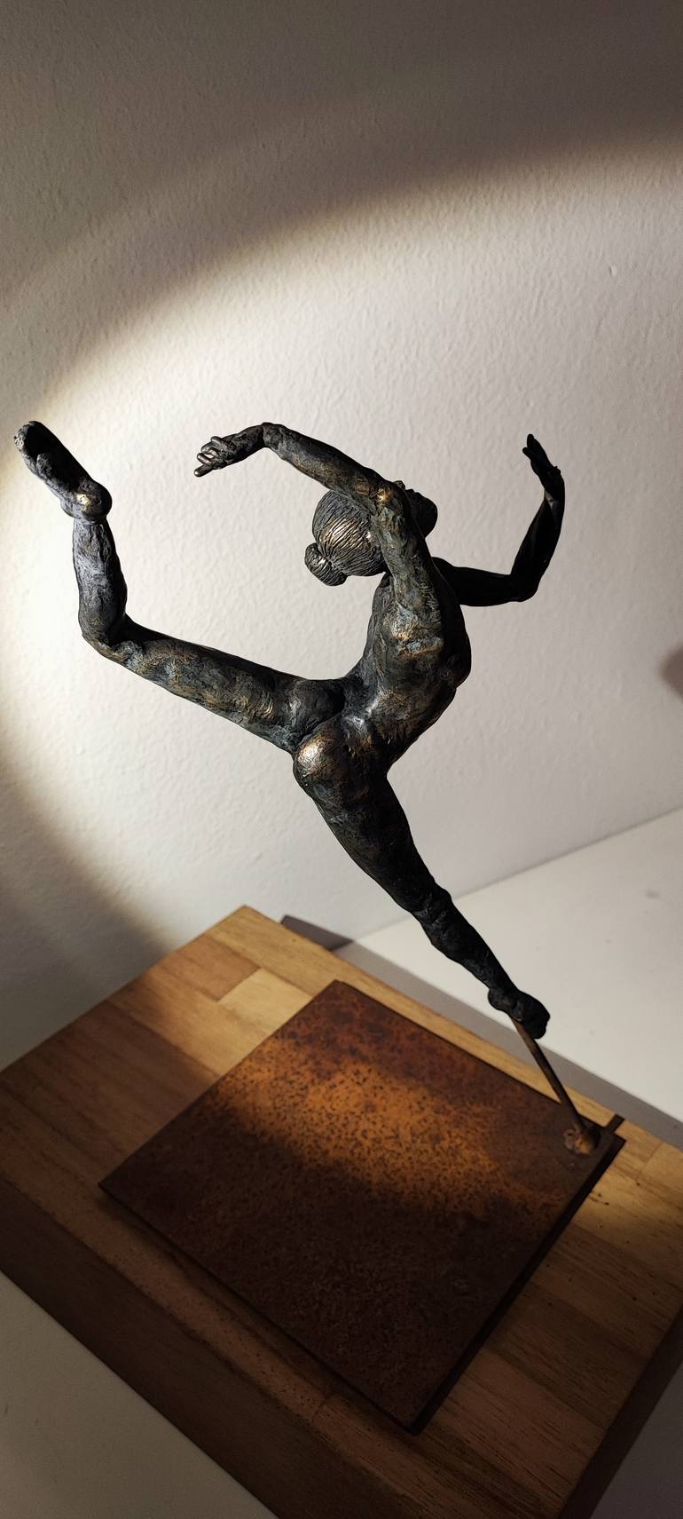 Original Figurative Body Sculpture by Víctor Gassó Arisa