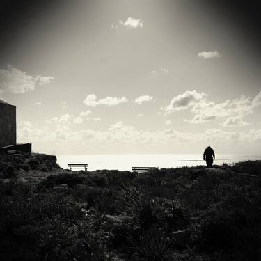 A thousand choirs | Resonate in blue | A man bows thumb