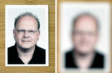 selbst - biometrisches Passbild auf Bambus | self portrait | biometric id photo on bamboo | edition of 30 thumb