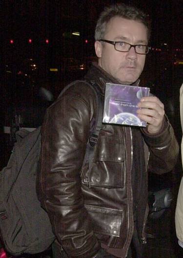Damien Hirst with Master Simon Wong's CD thumb