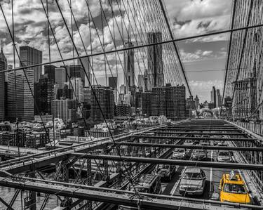 New York, Brooklyn Bridge in black and white thumb