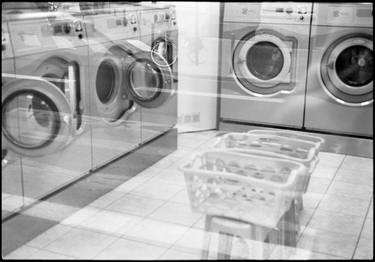 Edition 1/10 - Washing Machines, Laundrette, Paris, France thumb
